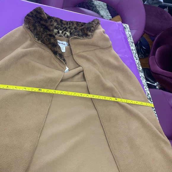 Quilted Leopard vest like cape - Picture 7 of 8